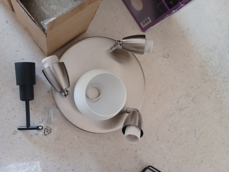 Candeeiro com 3 focos nunca usado