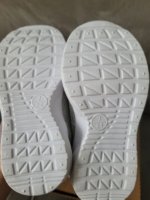 Buty sportowe srebrne stups 24 nowe z metką