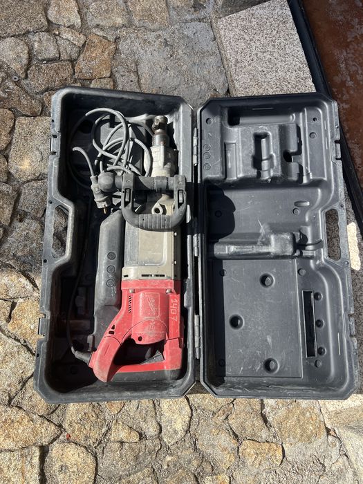 Martelo Demolidor Milwaukee Kango 900 K – Profissional