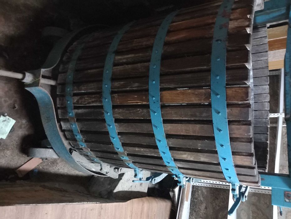 Prensa Hidráulica & Cubas em Inox de 250 e 1000 litros