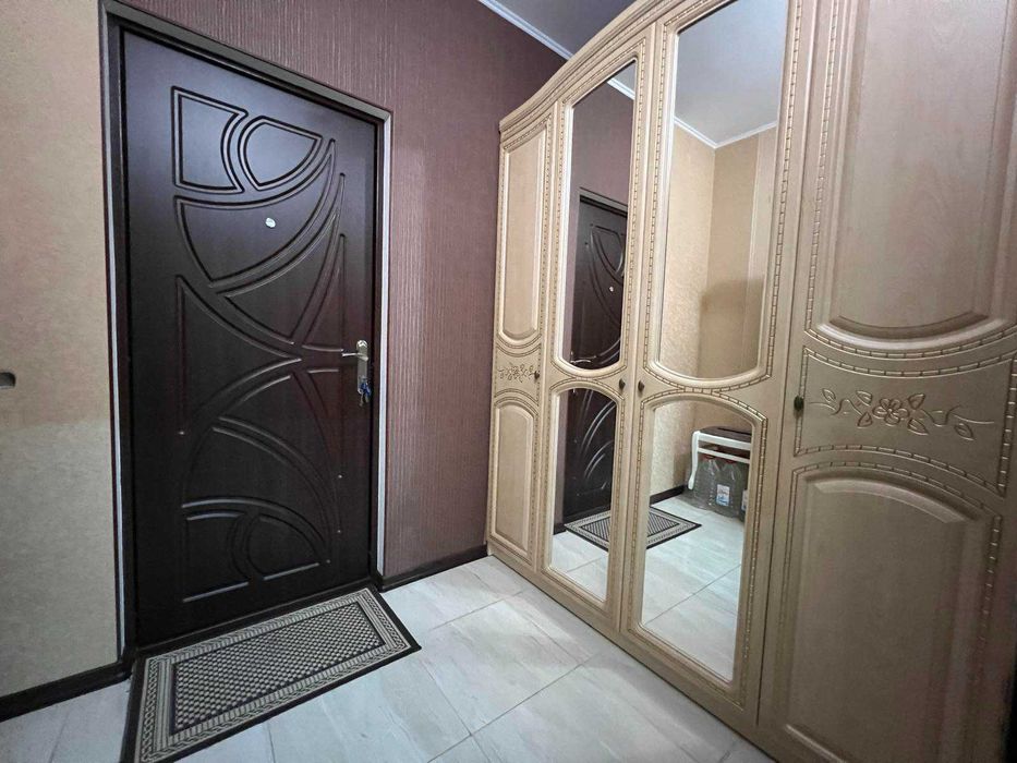 Продаю 2-х кімнатну квартиру в центрі міста (Премьер Хаус)