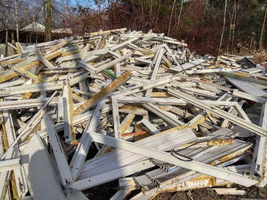 Закупаем отходы ПВХ, оконного профиля Бу, Демонтаж, Оконные рамы Бу.