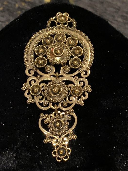 Lindissima pregadeira/ broche em metal rendilhado