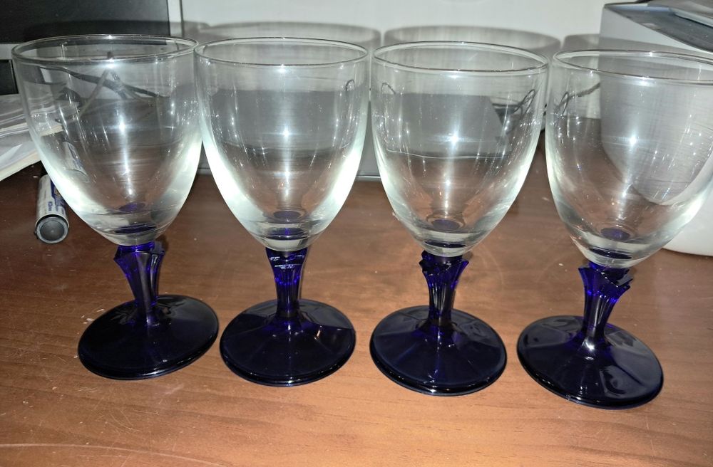 Conjunto de 4 copos pé azul