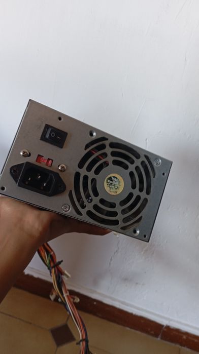 Fonte de 400 w antiga intel445212628878643203