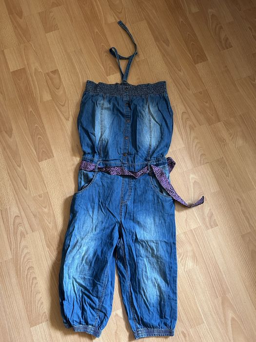 Жіночий суцільний костюм