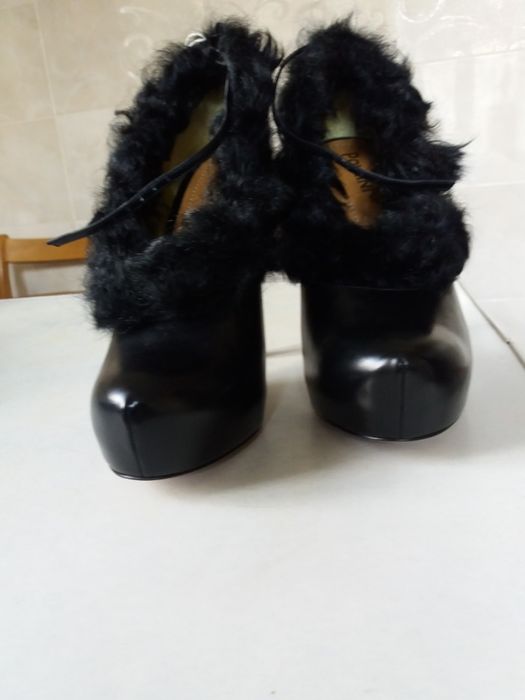 Продам итальянские туфли-ботильоны-лабутены Pollini/оригинал/.