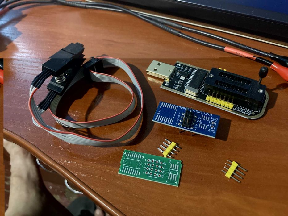 Программатор CH341A + прищепка SOP8, для прошивки без выпайки Flash 25 BIOS, EEPROM 24, выходные напряжения 1.8V, 3.3V, 5V