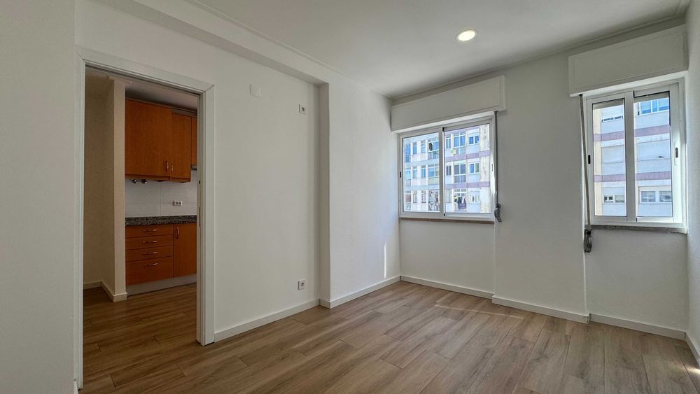 Apartamento t1 à venda na Rua Correia Teles, 15