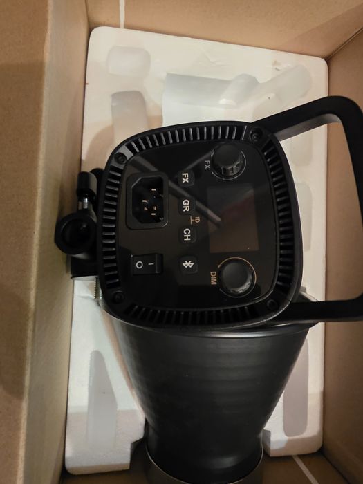 Projetor de estudio. Novo