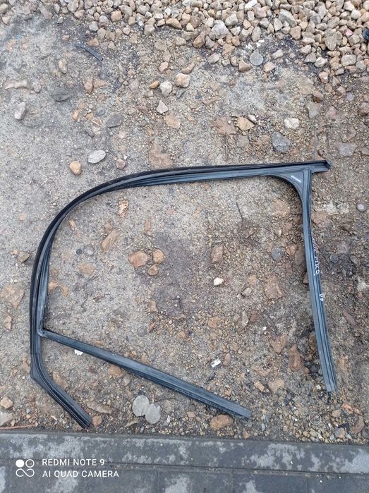 Uszczelka szyby drzwi przednich prawych Ford Focus MK2 G4P1