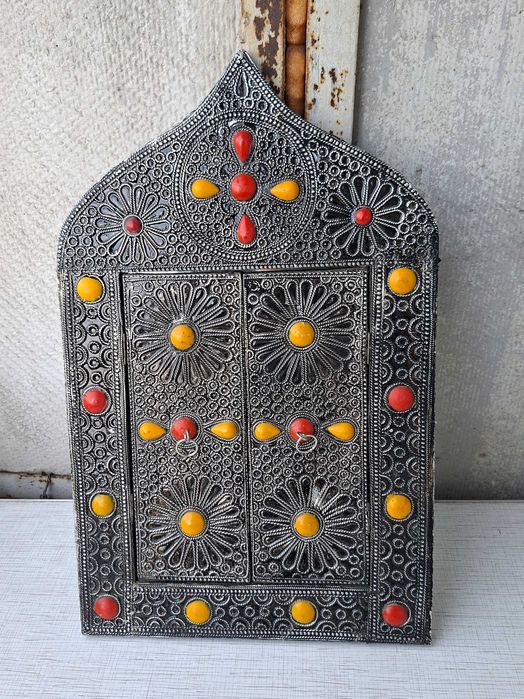 зеркало.          .        .