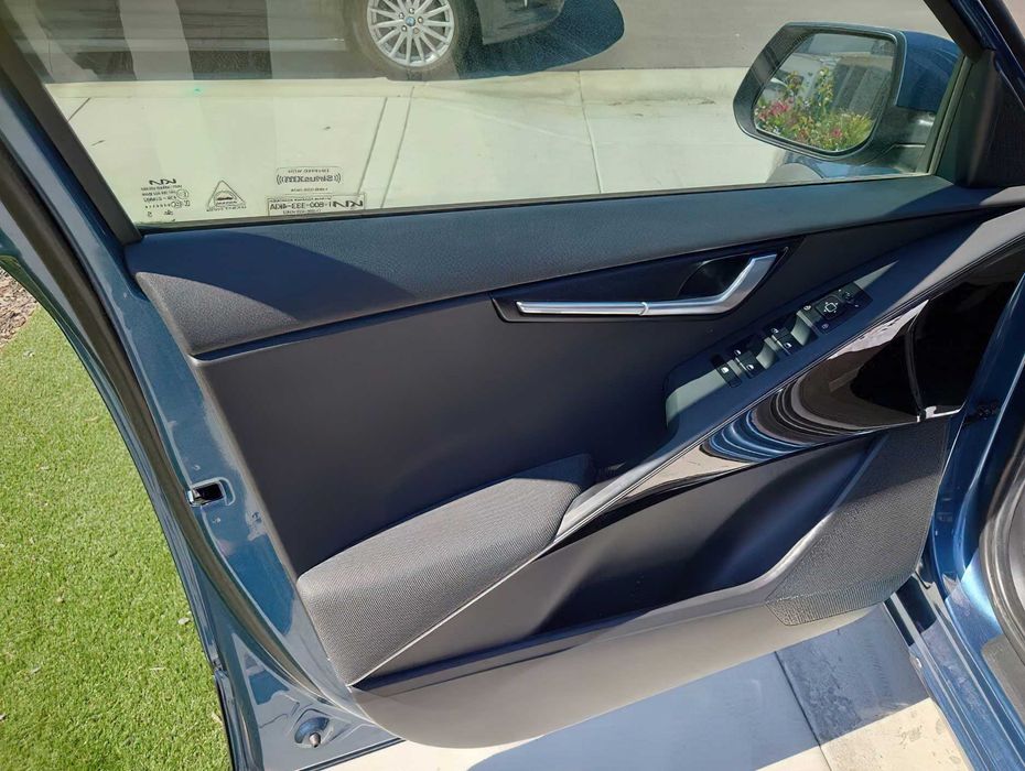 Kia Niro EX Hybrid      2023