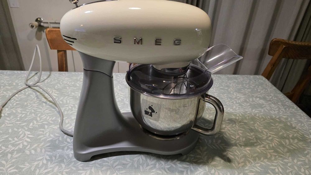 Batedeira com Taça Smeg, Creme