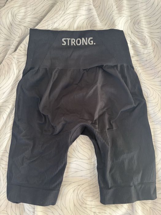 Spodenki strong