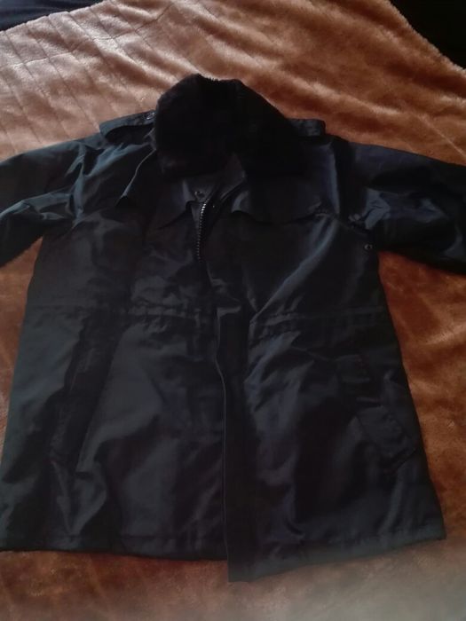 Casaco tipo militar, impermeável, tamanho L e alcochoado