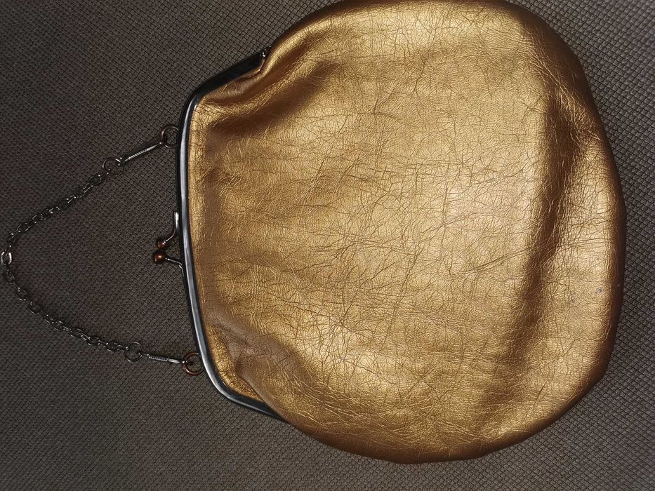 Mała torebeczka kosmetyczka złota