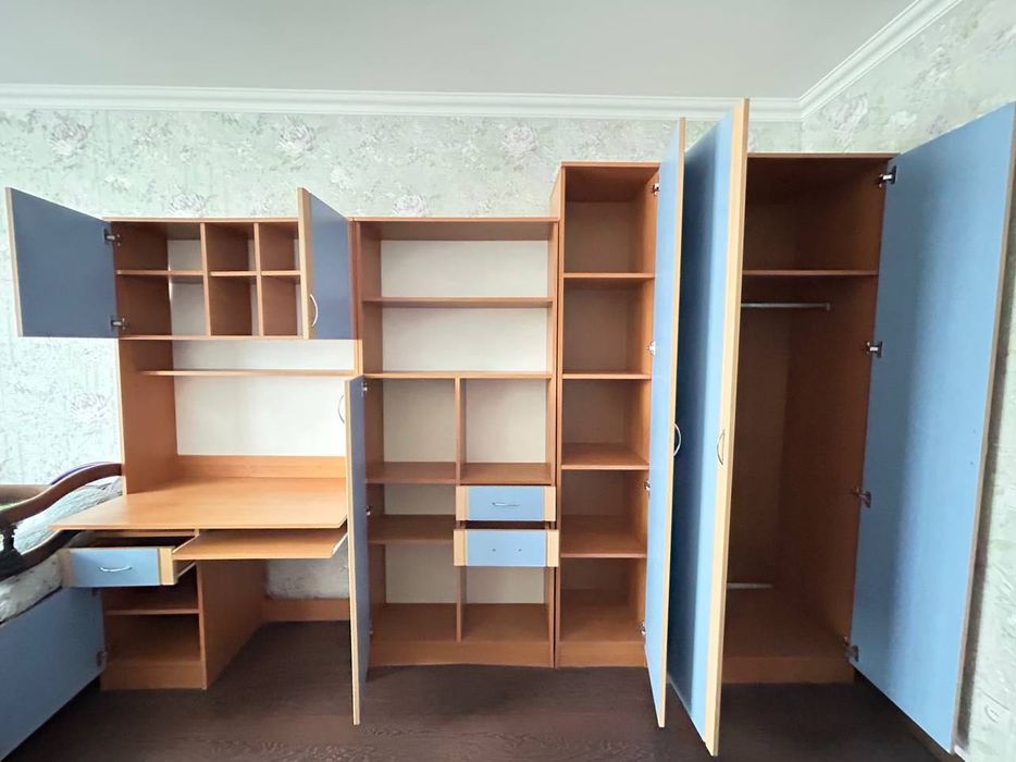 Продам стіл письмовий із стінкою