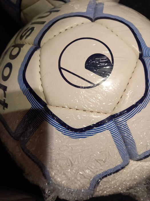 Piłka nożna Uhlsport nowa za pół ceny