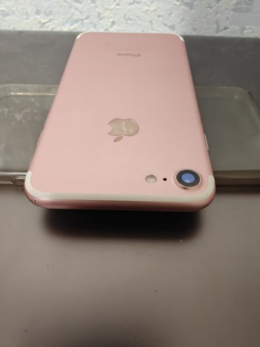 iPhone 7/32 розовое золото