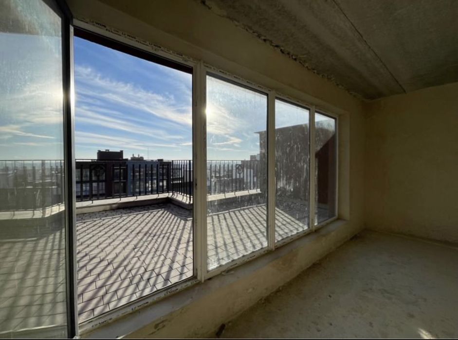 Центр видова квартира з терасою кухня студія