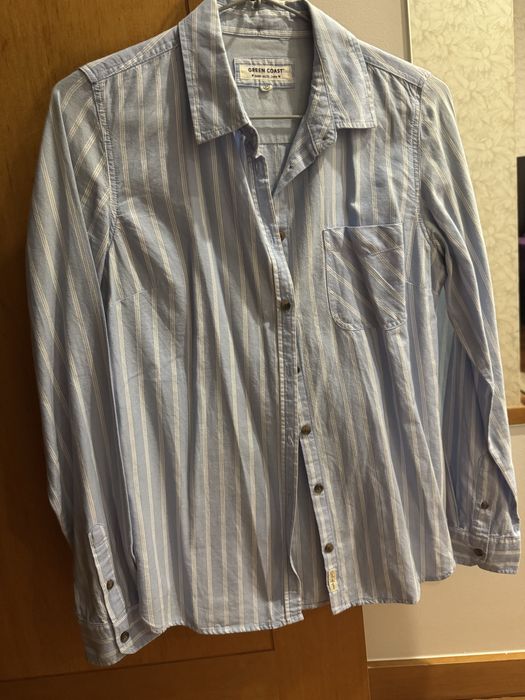 Camisa azul as riscas