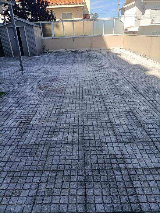 Limpeza de terraços muros passeios e fachadas telhados e caleiras