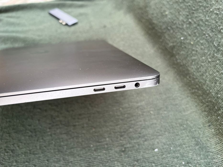 MacBook Pro (2019)