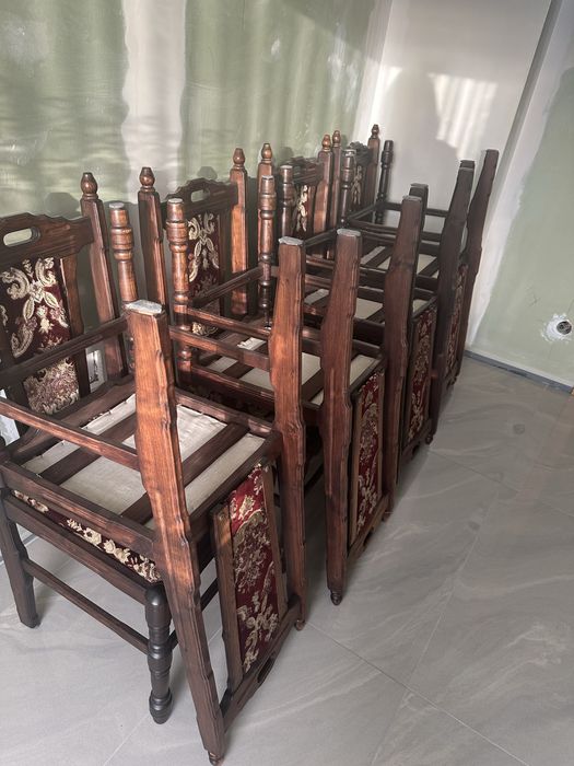 Krzesła drewniane w bardzo dobrym stanie