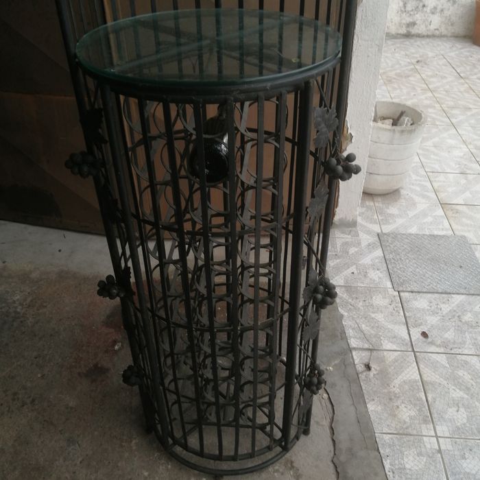 Garrafeira metálica