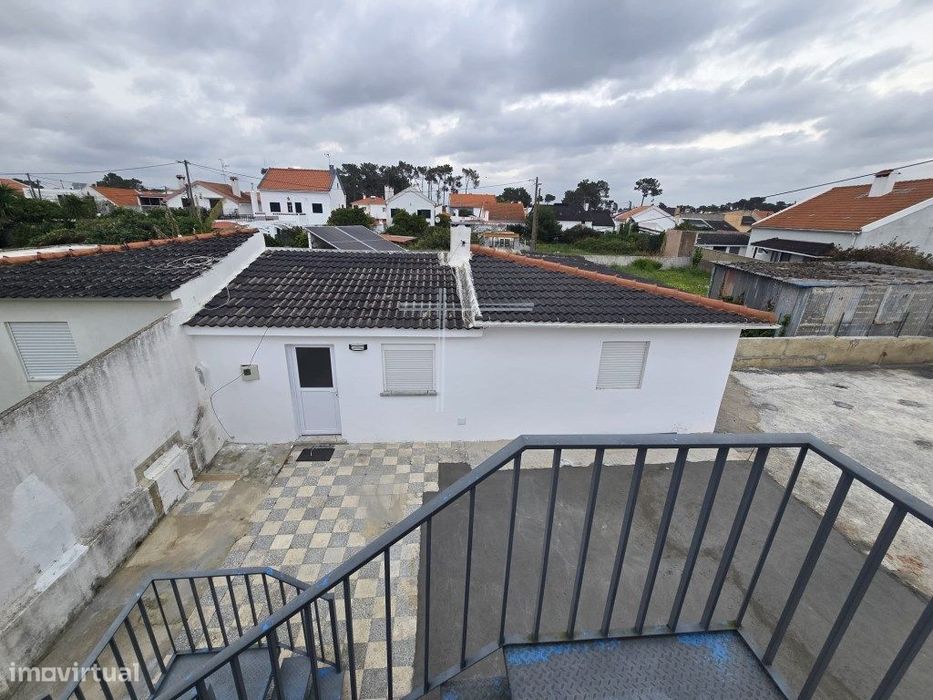 Moradia isolada T4 de arquitetura tradicional - Aroeira