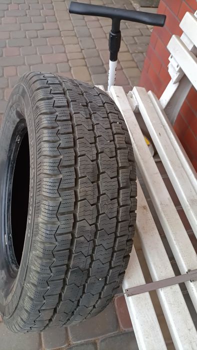 Opona wielosezon Continental 235.65 R16c