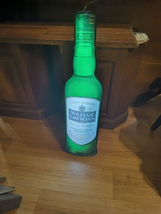 Publicidade luminosa garrafa William Lawson's