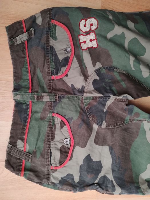 House | spodnie | rybaczki | moro | khaki | zamki | czerwone obszycia