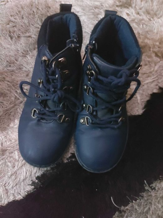 Bota menino tamanho 31