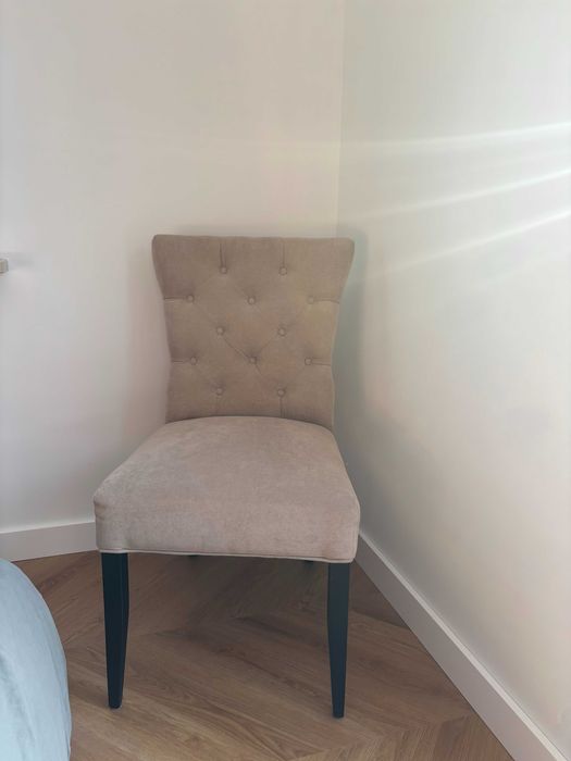 Krzesła pikowane do salonu