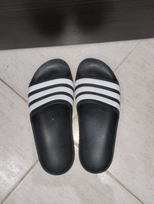 Chinelos Adidas pretos Adillete Aqua