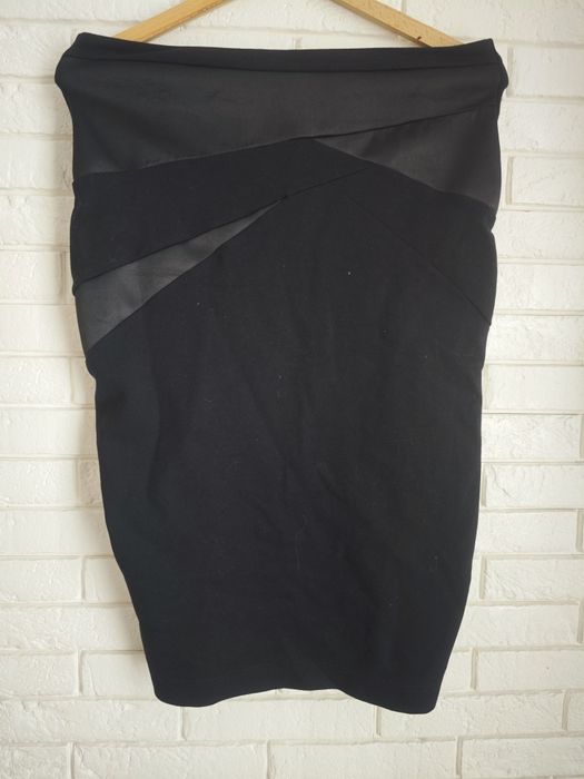 Czarna sukienka z wstawkami