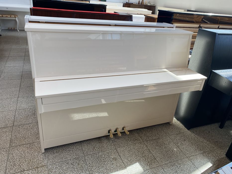 Piękne, białe pianino Weinbach