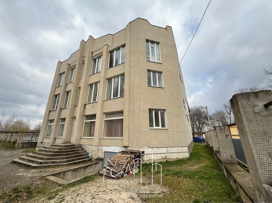 Продам окремо збудовану 3-и поверхову будівлю