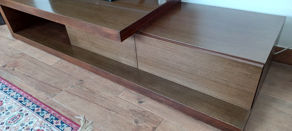 Móvel para televisão e multimédia