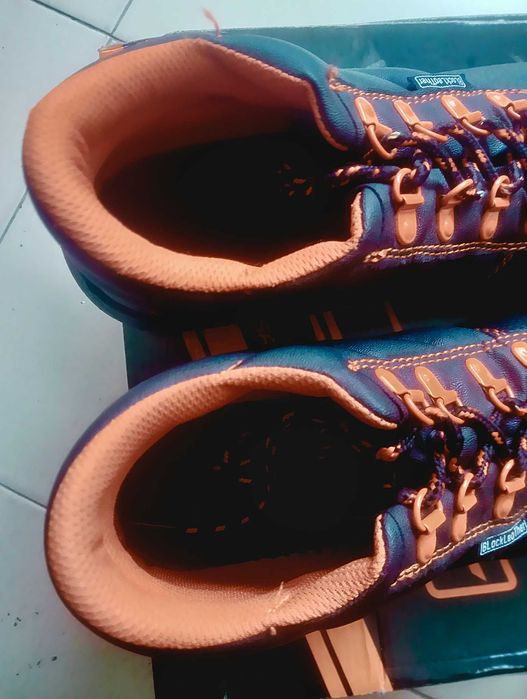 Botas de trabalho praticamente NOVAS