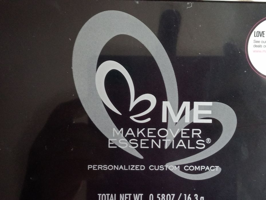 Makeover Essentials Personalized Custom Compact tą paletkę zrobisz cał
