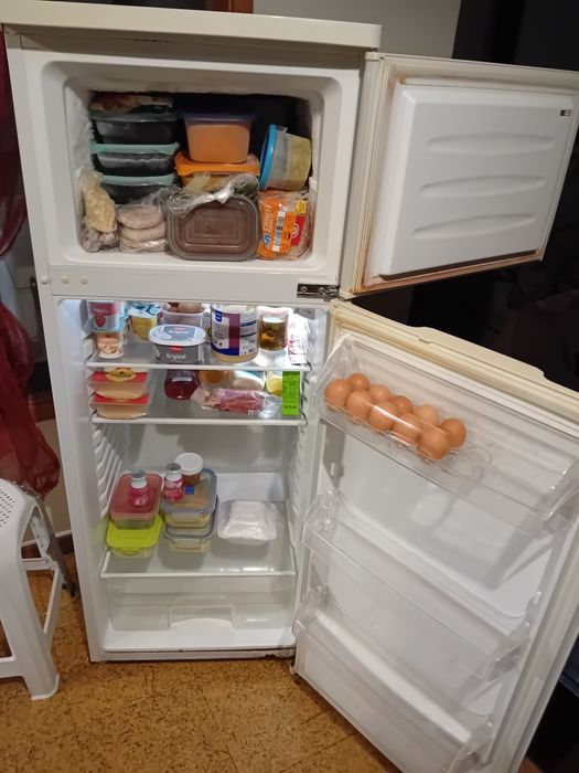 Frigorífico com congelador