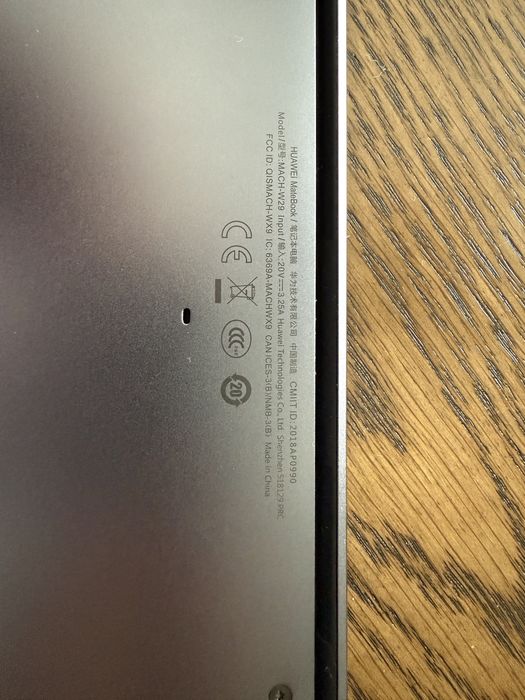 Klapa z ekranem uszkodzona HUAWEI MateBook X Pro