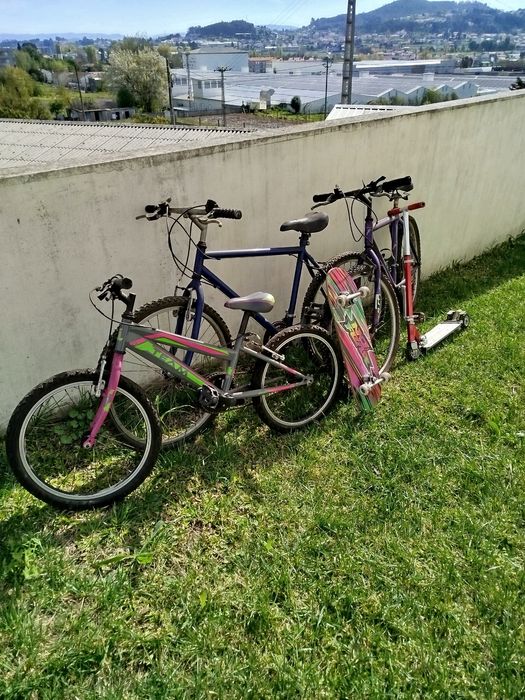 Bicicletas ,  1 skate e 1 trotinete