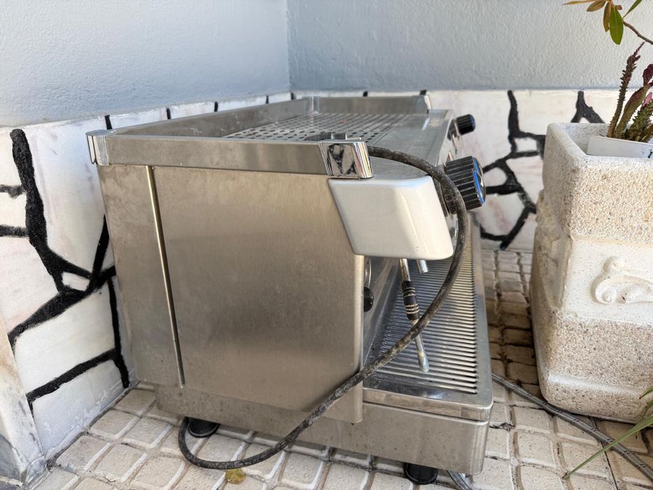 Máquina café profissional Futurete - 3 grupos (NOVA) uso 2 meses