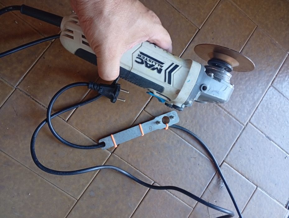 Rebarbadora  /esmerilhadeira.