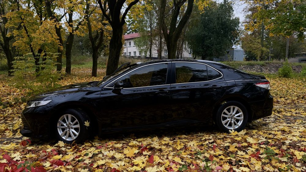Toyota Camry 70 офіційна