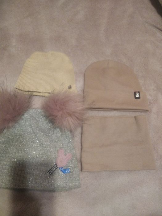 Шапки ідеальний стан на дівчинку